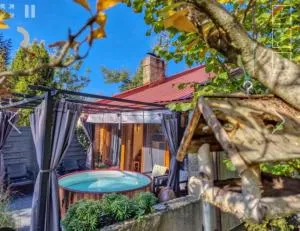 STRÓŻÓWKA SKI&SPA Domek nad rzeką z ogrodem i jacuzzi,narty. - Stróża