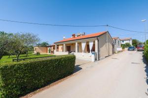 MIMA house with apartments