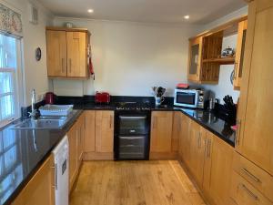 Private detached cottage sleeps 4