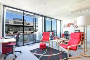 Spacious Seaviews - StayCentral