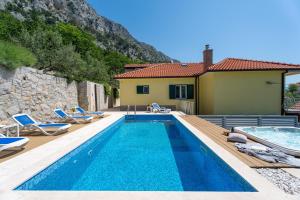 Villa Maruncela with sea and island views, 5 bedrooms, private pool, gym