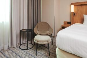 Deluxe Guest Room with Two Single Beds room in Courtyard by Marriott Warsaw Airport