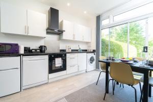 AMETHYST Delightful Suite In Moseley Mews, Birmingham By StayStaycations