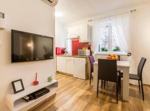 Iron Gates Apartments