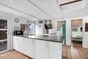 Einladendes Poolhaus Mit Meerblick - Einladendes Poolhaus Mit Meerblick