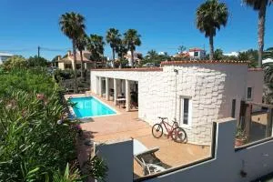 Doce Palmeras, stunning villa in beautiful gardens - Ла-Оліва