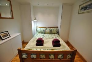 Watersedge Apartment- cosy home by the sea