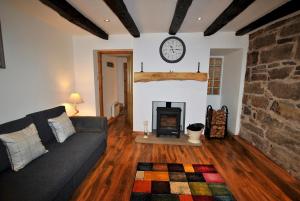 Watersedge Apartment- cosy home by the sea