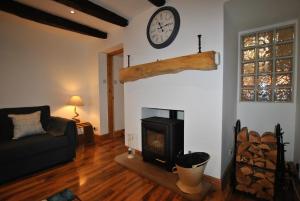 Watersedge Apartment- cosy home by the sea