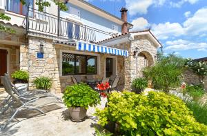 Apartment Biserka 2240