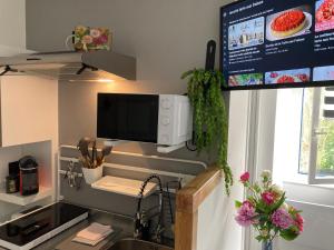 AUX 4 LOGIS - Studio Le Flore - Petit déjeuner offert 1ère nuit