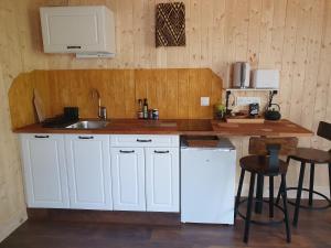 Chalets Studio en bois independant avec terrasse et jardin : photos des chambres