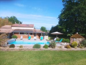 Maisons de vacances House near Chateau de Bonaguil with private pool : photos des chambres