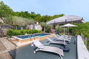Holiday house LENU with Pool and amazing sea view
