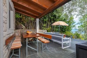 Holiday house LENU with Pool and amazing sea view