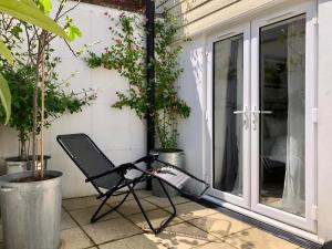 Cosy cottage, short walk to Southbourne beach and restaurants