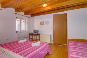 Apartment casa MELITA with garden in a quiet location near Pula, beatiful beach