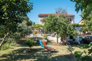 Apartment casa MELITA with garden in a quiet location near Pula, beatiful beach