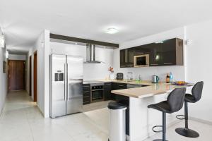 Neptuno Pool and beach private access