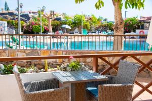 Neptuno Pool and beach private access
