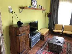 TARİHİ KALEİÇİ MÜTHİŞ KONUM DENİZ YAKINI UYGUN FİYAT huzurlu EV - Sinan