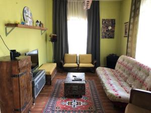 TARİHİ KALEİÇİ MÜTHİŞ KONUM DENİZ YAKINI UYGUN FİYAT huzurlu EV