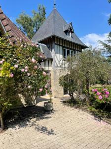 Maisons de vacances GITE LA TOURELLE AVEC PISCINE - 5 mn de la mer et Cabourg : photos des chambres