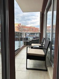 Admiral Plaza Apartment , Large swimming pool , 5 min walking to the beach