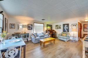 Pet-Friendly Mt Dora Apartment with Deck - Near Lake