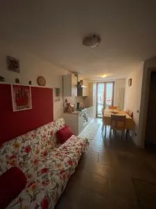 LA CASA DI PUCCI nel borgo affrescato di PARLASCO - Bindo