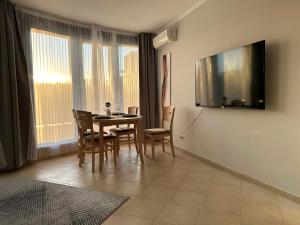 Admiral Plaza Apartment Large swimming pool 5 min walking to the beach