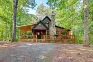 Pet-Friendly Cabin with Hot Tub in Mineral Bluff! - McCaysville