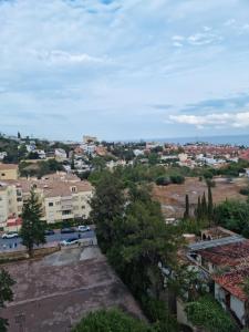 One bedroom 7th floor apartment with amazing views