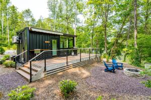 Riverside Tiny Cabin w Hot Tub, Fire Pit, & Kayaks