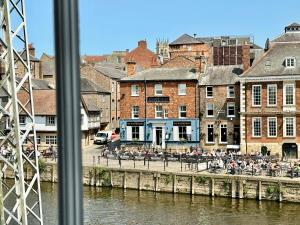 Riverside Apartment at Woodsmill Quay