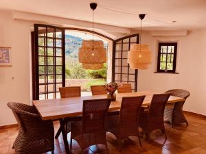 Villas Beautiful stone house with fabulous pool and outdoor kitchen : photos des chambres