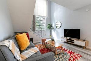 Loft style 1b Apt , Fast Wi-Fi Virg14