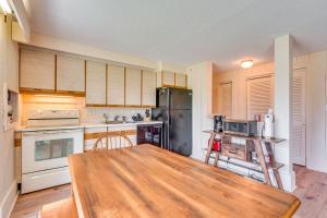 Ski-InandSki-Out Bromley Mtn Condo Wood Fireplace!