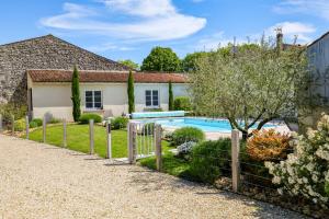 Villas 19th century Charentaise house near Cognac : photos des chambres