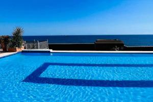 Beach Front Penthouse in Exclusive Tower