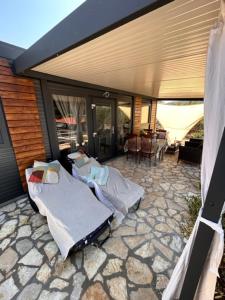 Beach house Lady - resort & tavern BAIN, free transport, pool, Island of Žut - Kornati