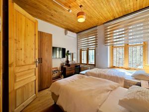 Budget Double Room room in Refurbished Triplex in Taksim