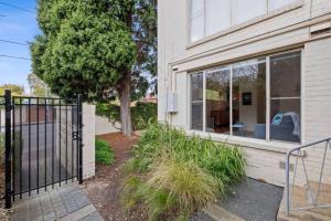 Ground floor one bedroom apartment in South Yarra