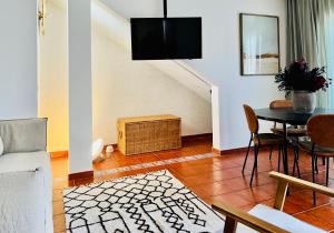 Canaryislandshost l Surfside