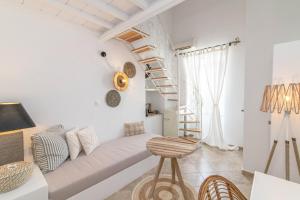 Chora 5 - Central Rooms by TinosHost