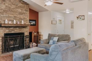 47MF - WiFi - Fireplace - Sleeps 6