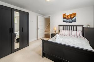 Tranquil Garden Level Retreat near UBC & Airport