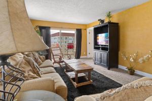 450 El Matador by Alicia Hollis Realtor Rentals - Open Now