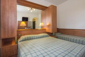 Double Room with Extra Bed room in Hotel Rifugio Prategiano