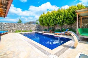 Havuzu Korunaklı Jakuzili Villa